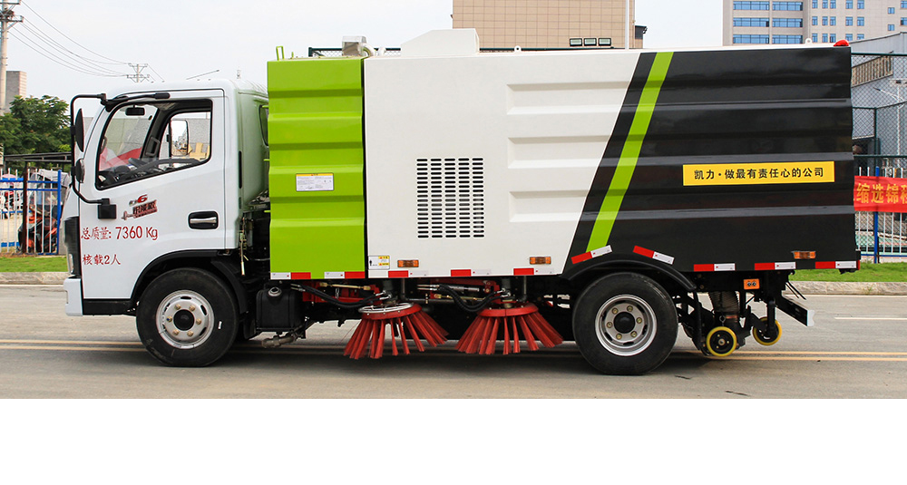 小多利卡扫路车