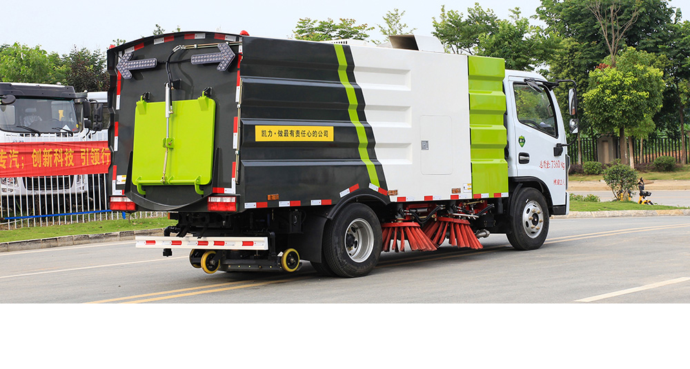 小多利卡扫路车