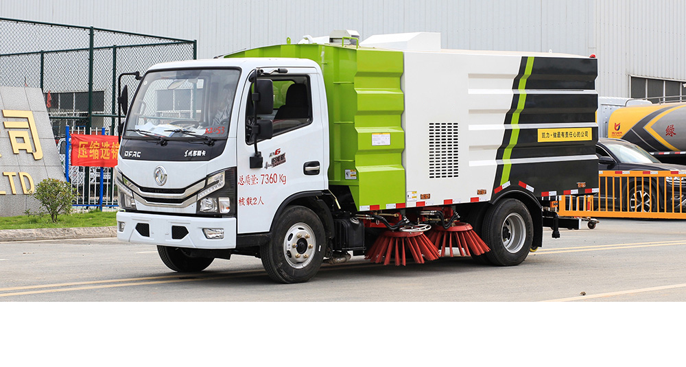 小多利卡扫路车