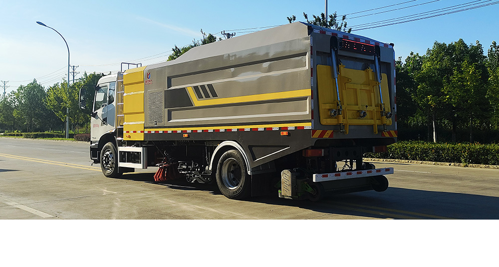 天锦扫路车