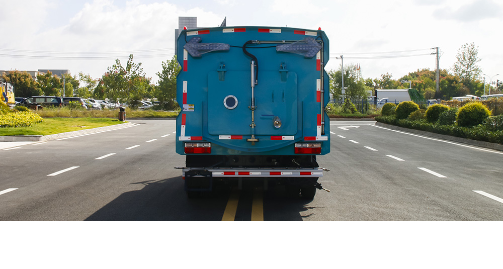 东风小多利卡洗扫车