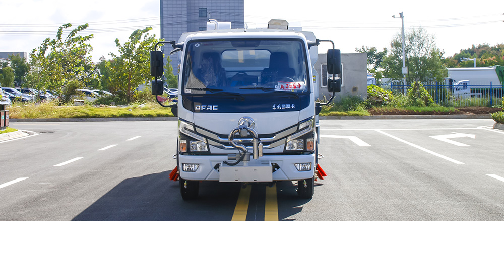 东风小多利卡洗扫车