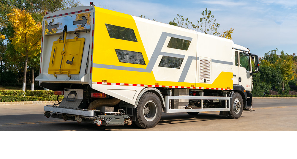 重汽豪沃深度保洁车