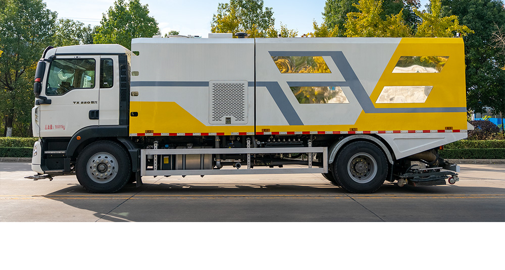 重汽豪沃深度保洁车