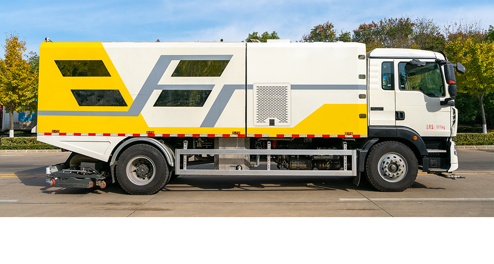 重汽豪沃深度保洁车