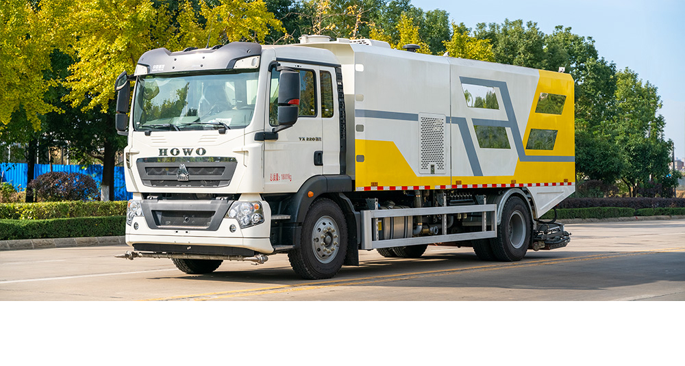 重汽豪沃深度保洁车