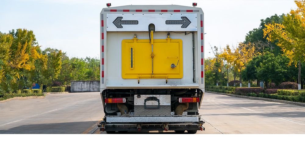 重汽豪沃深度保洁车