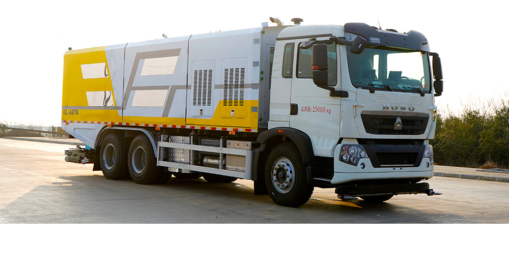 重汽豪沃后双桥深度保洁车