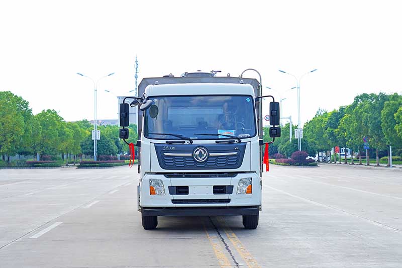 东风天锦深度保洁车