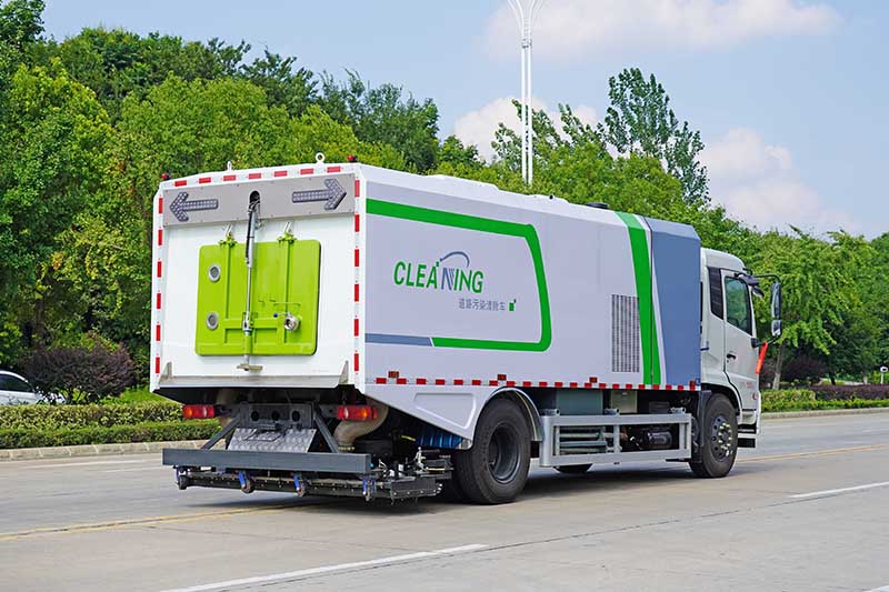 东风天锦深度保洁车