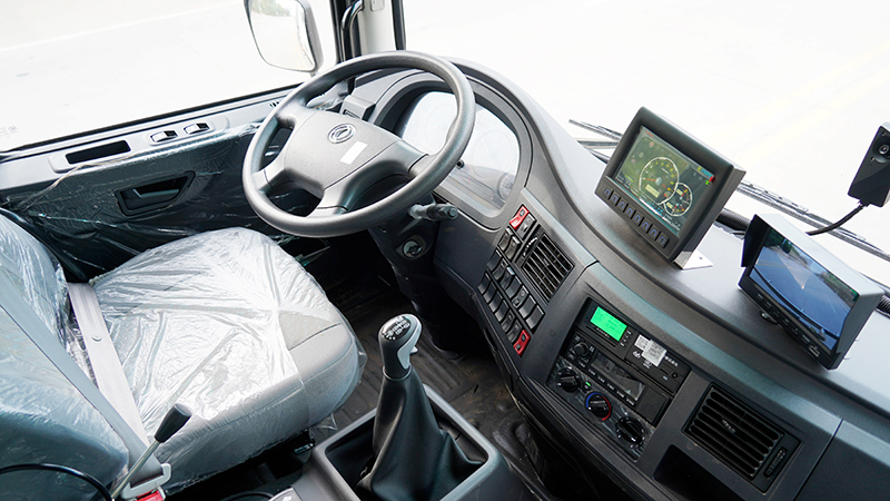 东风多利卡D9干湿两用清扫车