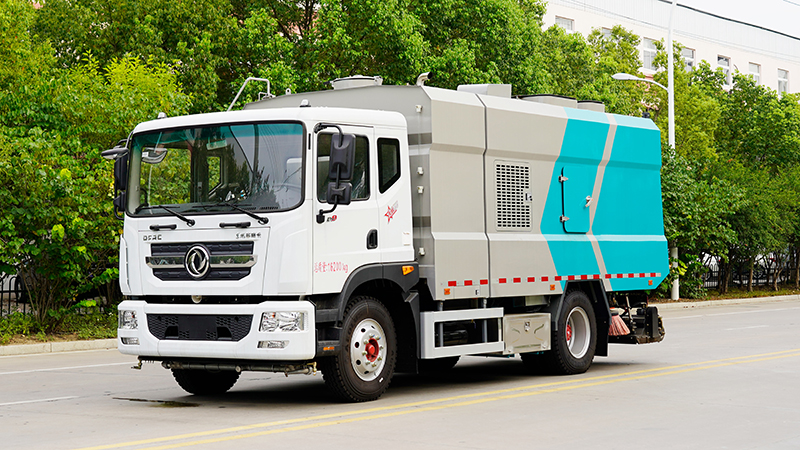 东风多利卡D9干湿两用清扫车