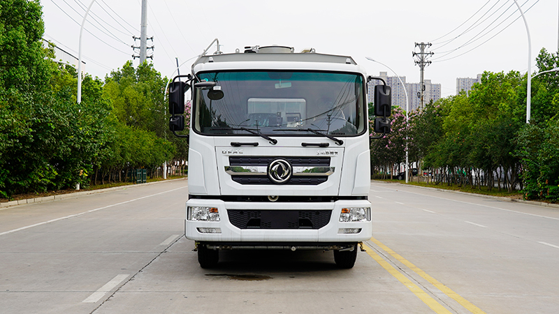 东风多利卡D9干湿两用清扫车