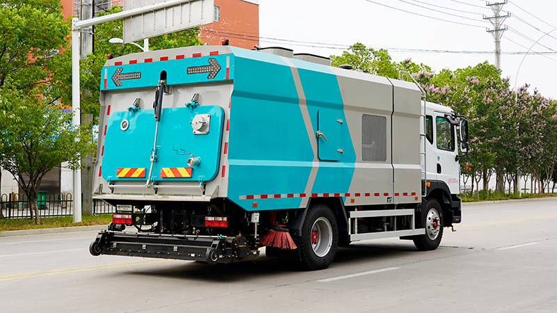 东风多利卡D9干湿两用清扫车