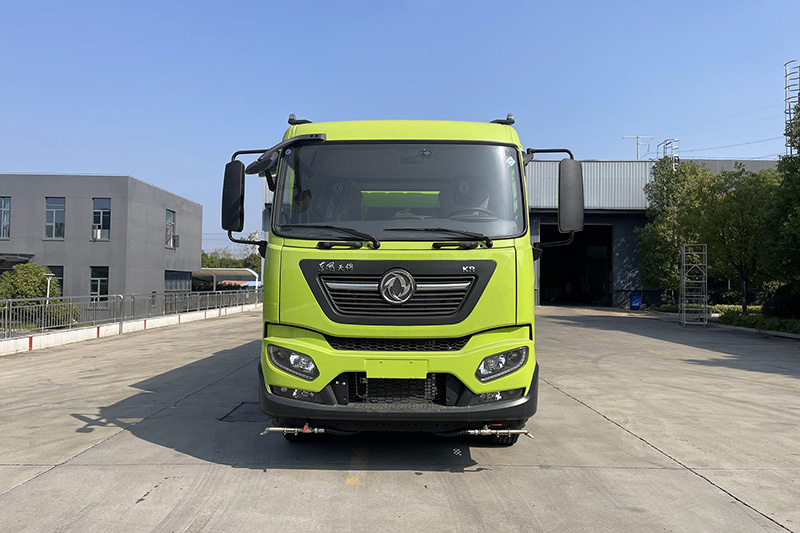 东风天锦纯电动干湿两用清扫车