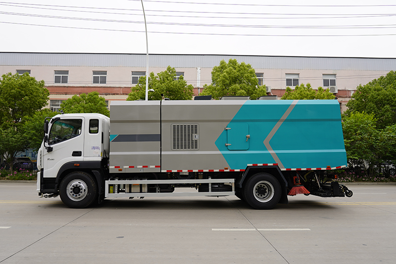 福田欧航干湿两用清扫车