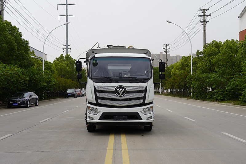 福田欧航干湿两用清扫车