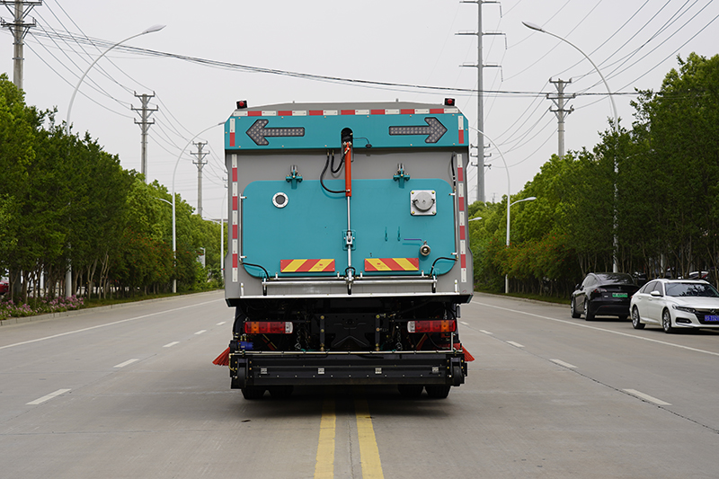 福田欧航干湿两用清扫车