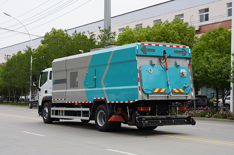 福田欧航干湿两用清扫车