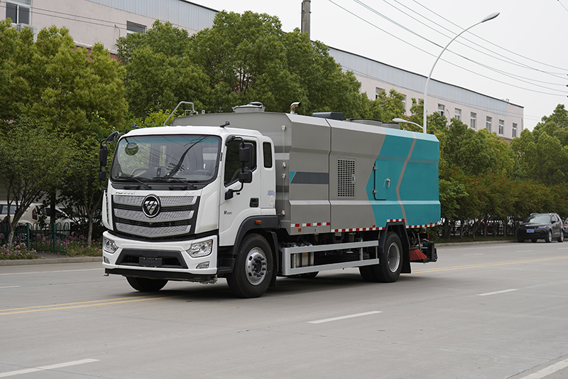 福田欧航干湿两用清扫车